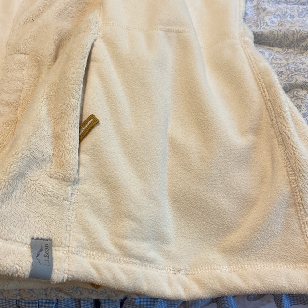 Gorgeous L.L. Bean jacket. Zip front. Zip  pockets. Size L Reg - Picture 7 of 11